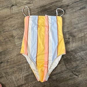 Billabong one piece NWT size XL suit